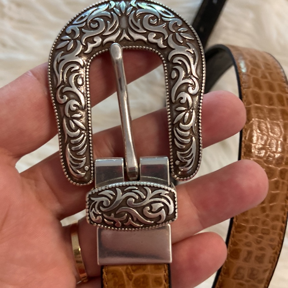 Coldwater Creek Tan  Croc-Embossed Belt with Silver Buckle size 34 BNWOT - Picture 2 of 8